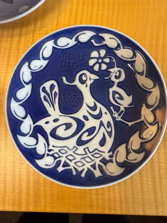 Royal Copenhagen Mothers Day Plate 1975