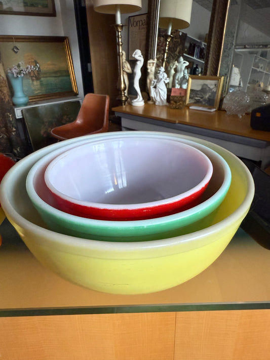 Pyrex Primary Color Mixing Bowls (set of 3)