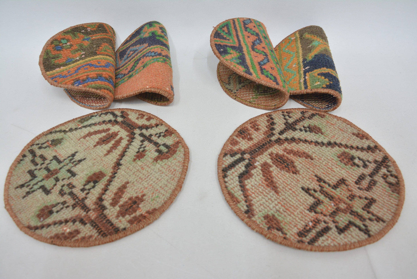 Dining Table Accessory Gift Set with Suplas and Coasters